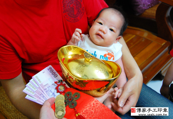 劉寶寶(新北永和區到府嬰兒寶寶滿月剃頭理髮、免費到府嬰兒剃胎毛儀式吉祥話)。到府剃頭剃胎毛主持、專業拍照、DVD光碟、證書。★購買「臍帶章、肚臍章、胎毛筆刷印章」贈送：剃頭、收涎、抓周，三選一。2015.09.06 照片15